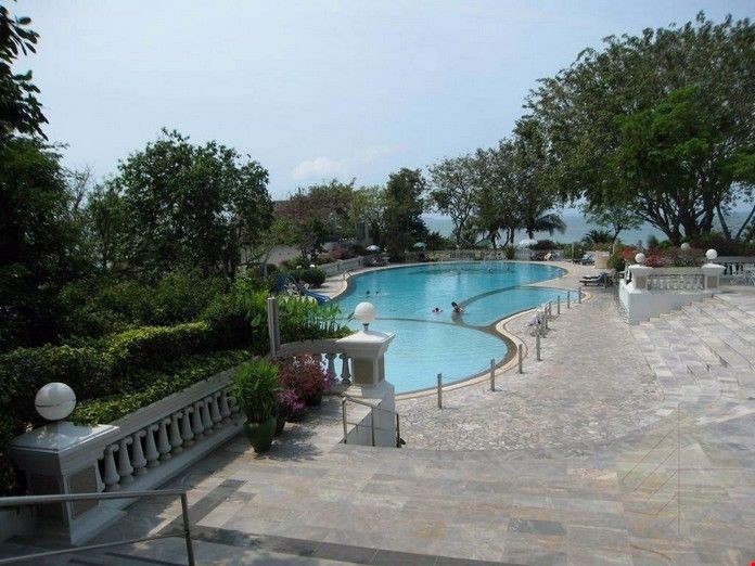 Park Beach Wongamat - Large 1 Bedroom Beachfront Condo for Sale/Rent