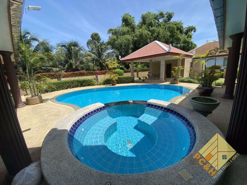 Paragon Park 3 Bedrooms Pool Villa For Sale, Huay Yai
