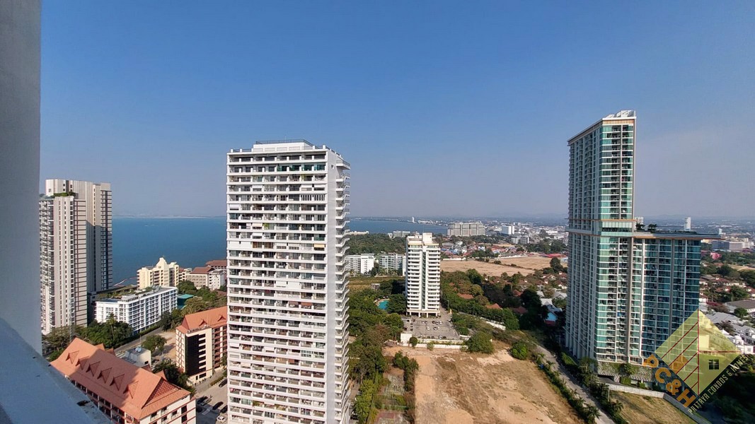 Park Beach Wongamat - Large 1 Bedroom Beachfront Condo for Sale/Rent