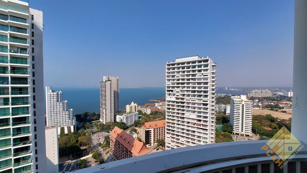 Park Beach Wongamat - Large 1 Bedroom Beachfront Condo for Sale/Rent