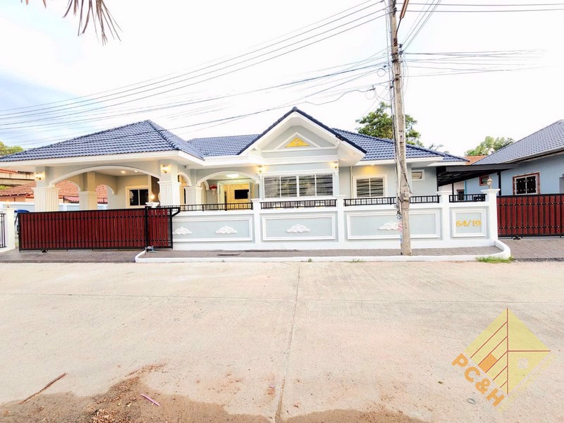 Picture of Private House With Pool - 4 Bedroom House for Sale