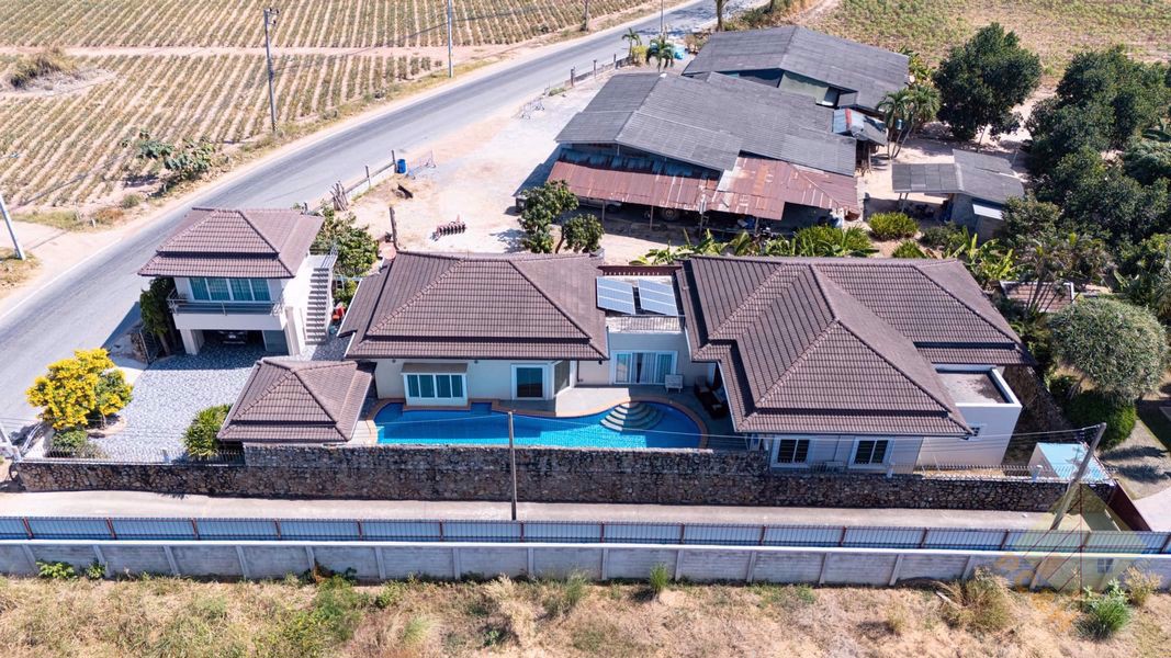 Picture of บ้านส่วนตัวพร้อมสระว่ายน้ำ - บ้าน 4 ห้องนอนให้เช่า
