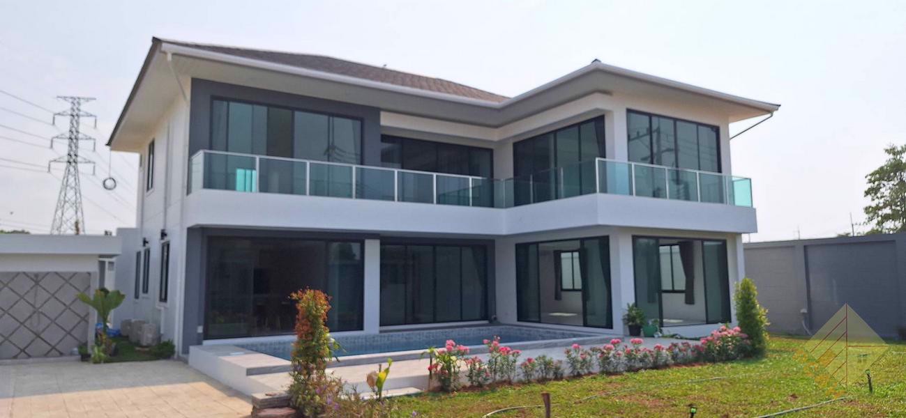Picture of Private House With Pool - 4 Bedroom House for Rent