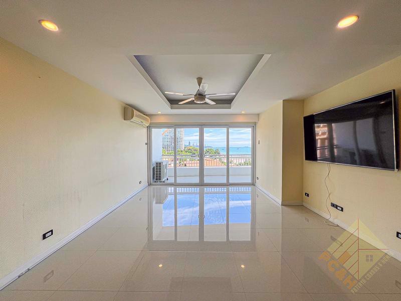 สราญชล - คอนโดริมชายหาด 2 ห้องนอนสำหรับขาย
