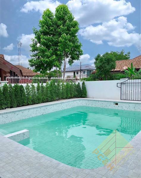 Private House With Pool - 5 Bedroom House for Sale