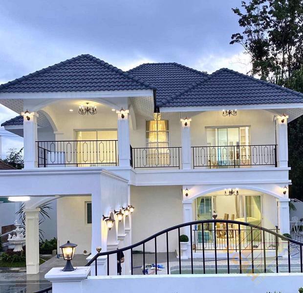 Private House With Pool - 5 Bedroom House for Sale