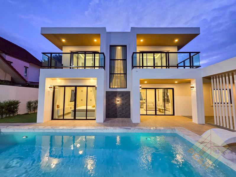 Private House With Pool - 5 Bedroom House for Sale