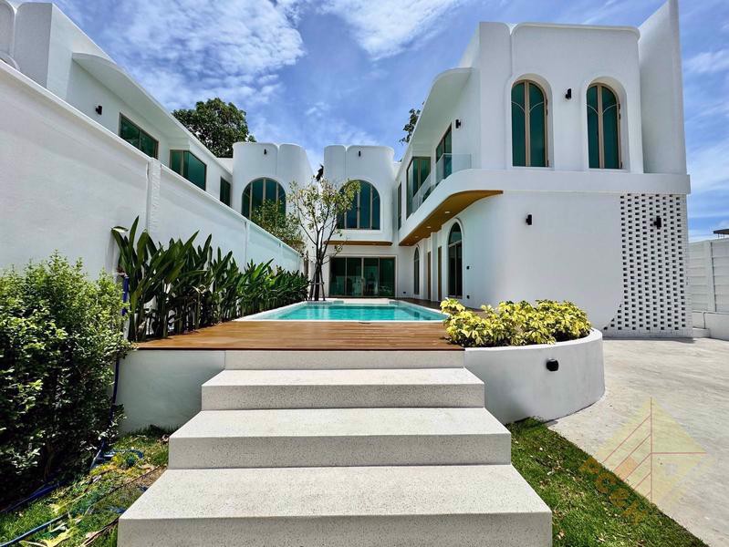 Picture of Private House With Pool - 5 Bedroom House for Sale
