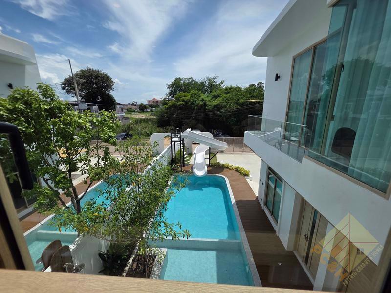 Picture of Private House With Pool - 5 Bedroom House for Sale