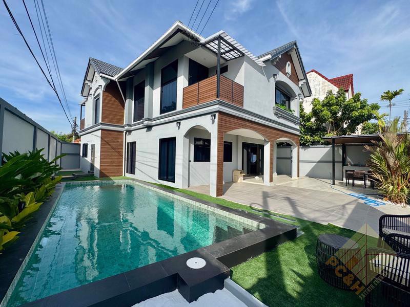 Picture of Country Club Villa - 5 Bedroom House for Sale