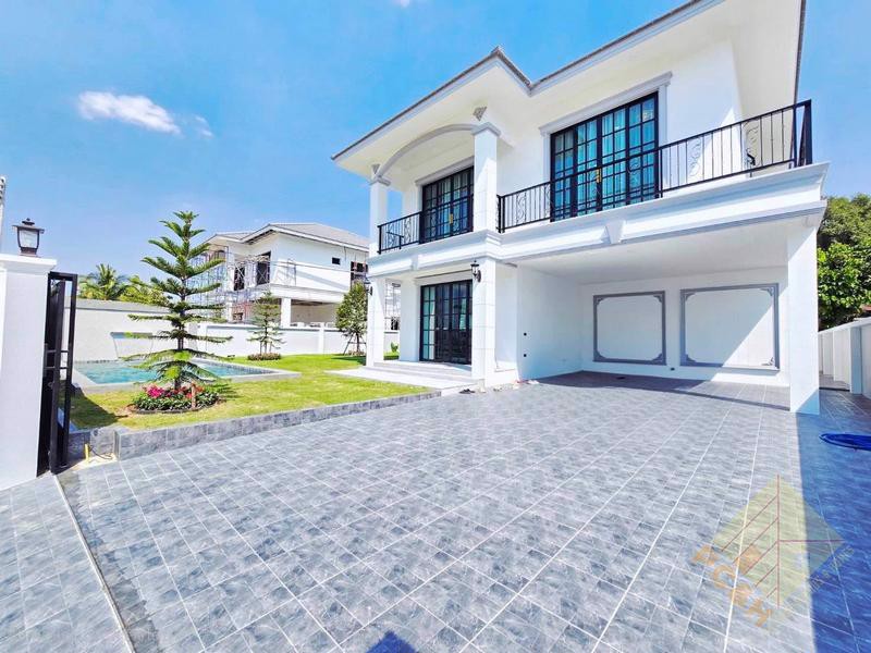 Picture of Private House With Pool - 4 Bedroom House for Sale