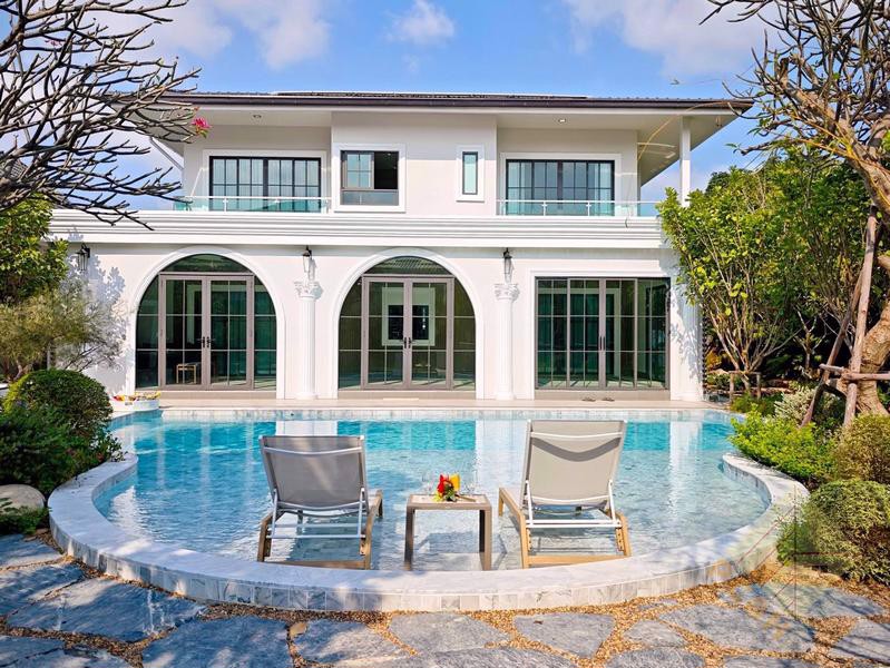 Picture of Private House With Pool - 7 Bedroom House for Sale