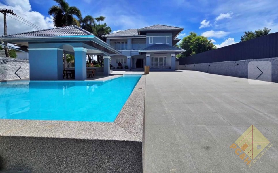 Picture of Private House With Pool - 5 Bedroom House for Sale 