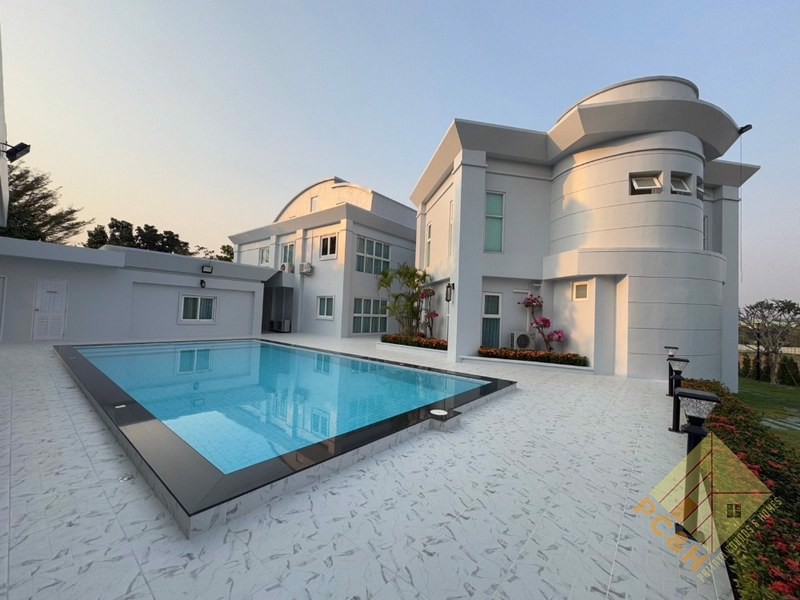 Picture of Private House With Pool - 6 Bedroom House for Sale & Rent