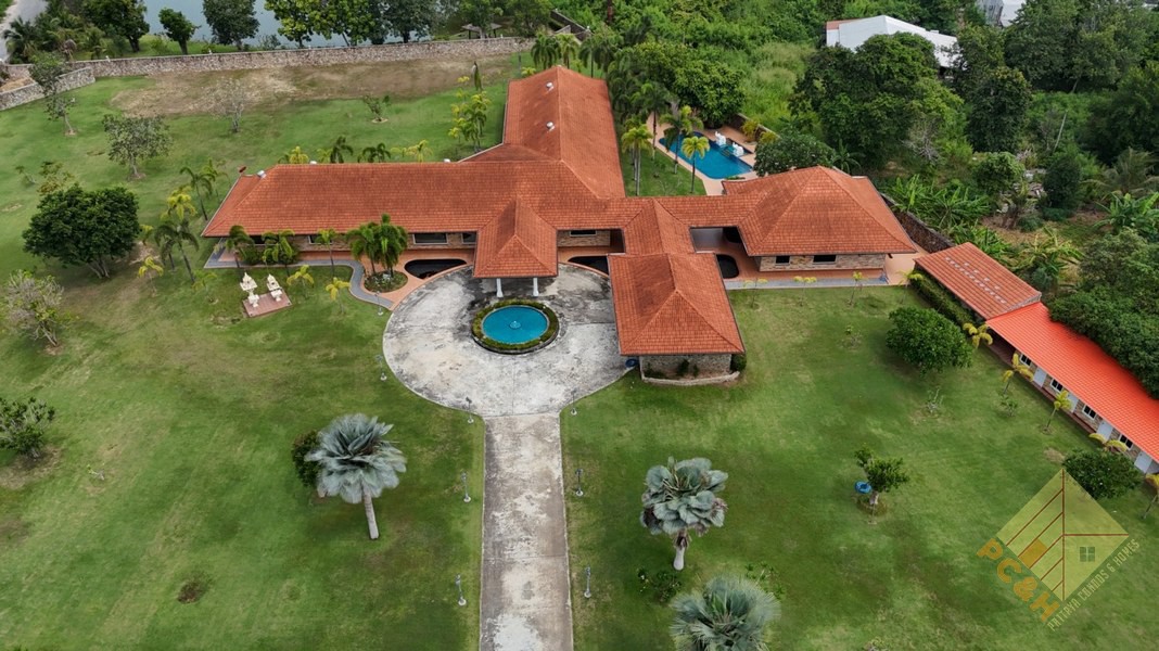 Picture of Private House With Pool - 5 Bedrooms House for Sale 