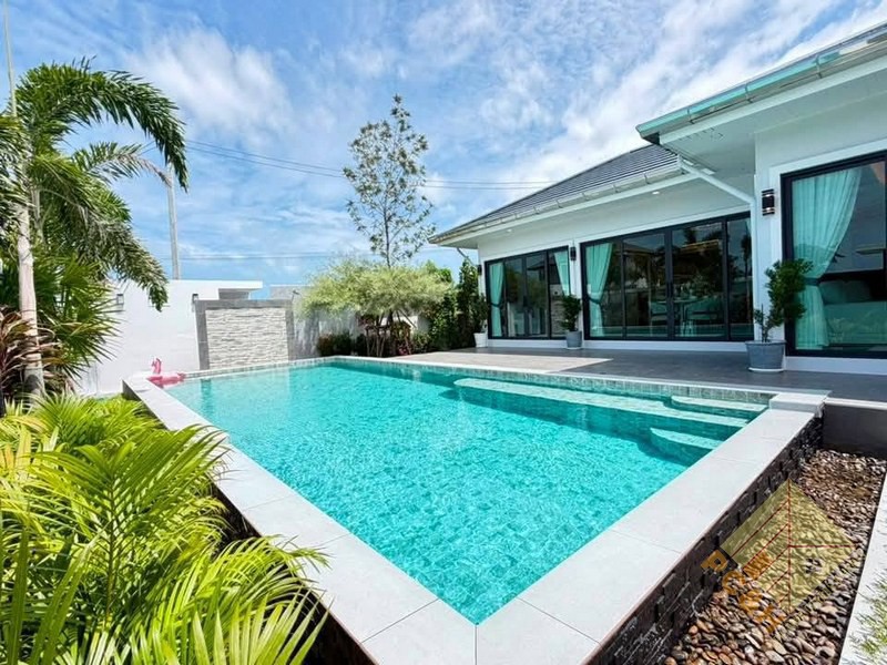 Picture of Private House With Pool - 5 Bedroom House for Sale 