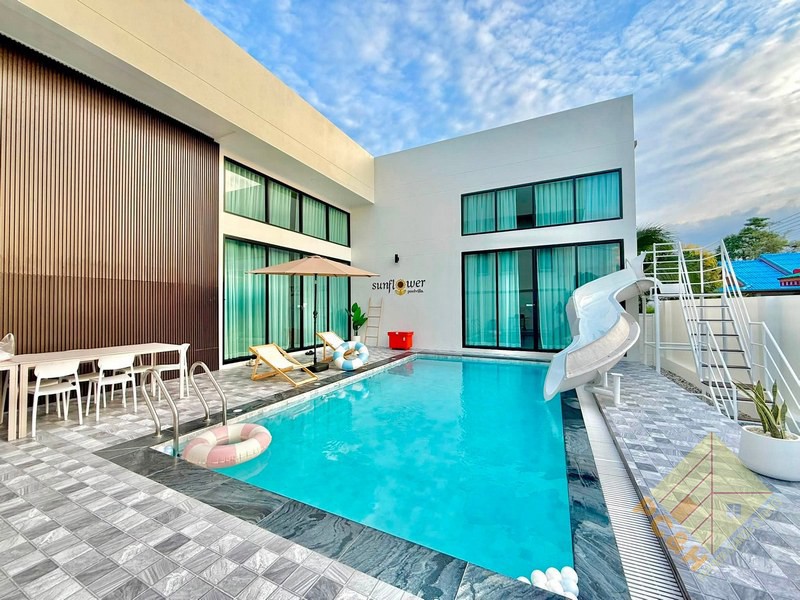 Picture of Private House With Pool - 4 Bedroom House for Sale