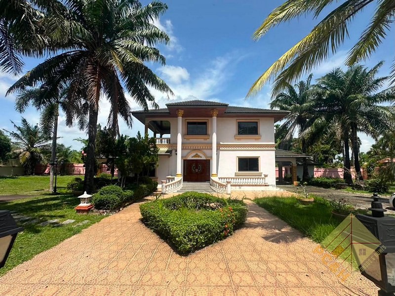 Picture of Private House With Pool - 4 Bedroom House for Sale