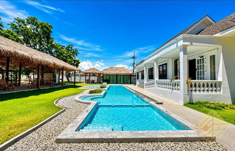 Picture of Private House With Pool - 4 Bedroom House for Rent