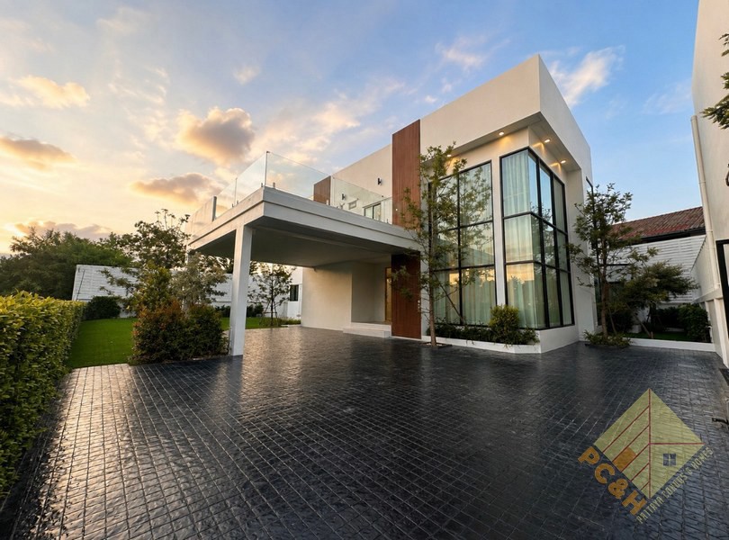 Picture of Private House With Pool - 4 Bedroom House for Sale