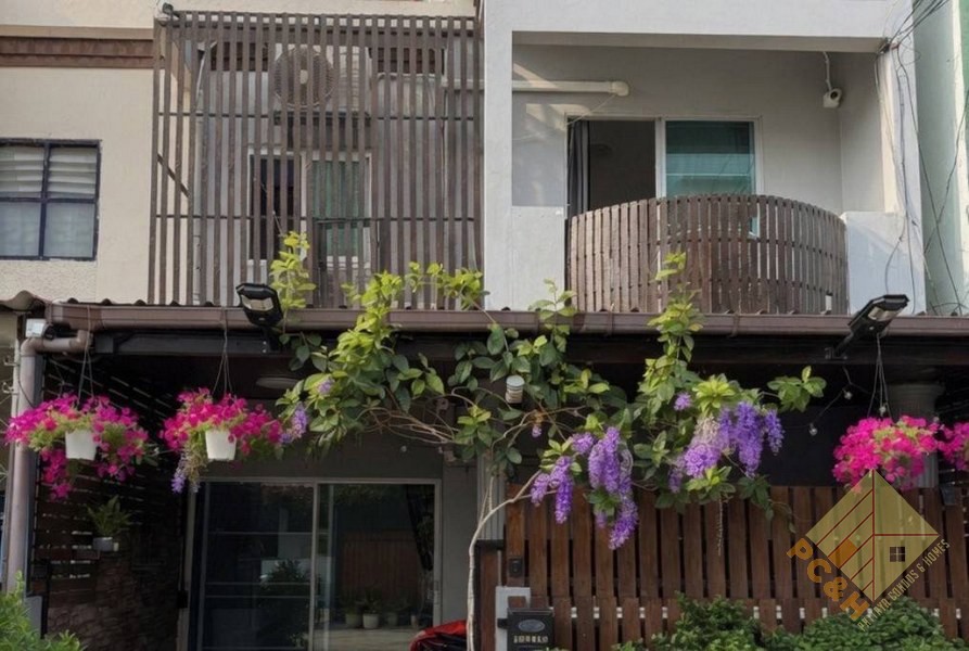 Picture of Townhouse in Thepprasit  - 3 Bedroom Townhouse for Sale